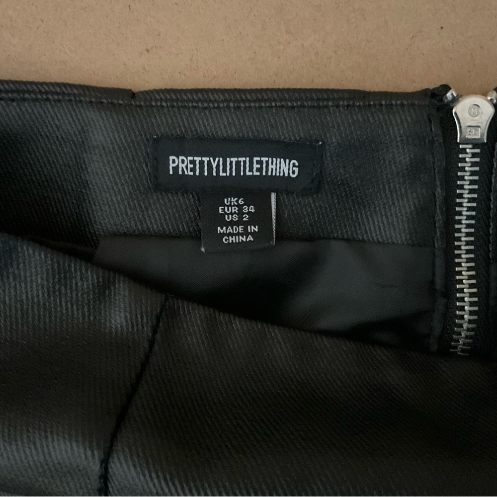 Pretty Little Thing Faux Leather Black Mini Skirt US Size 2 - Picture 6 of 9